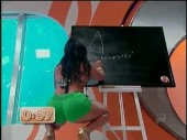 Andressa Soares solving a math problem