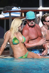post_image-hulk-girlfriend-bikini-01