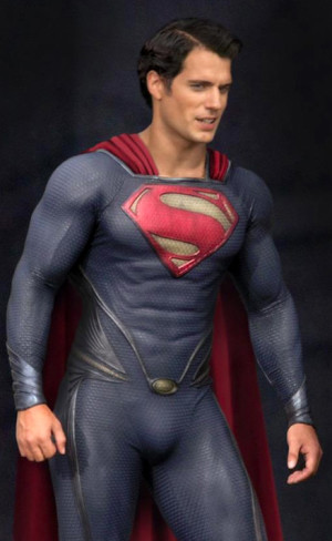 Close-up look at Henry Cavill’s Superman costume – Retrohelix.com